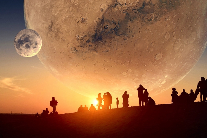 Полная Урожайная Луна встречает Марс в ночном небе